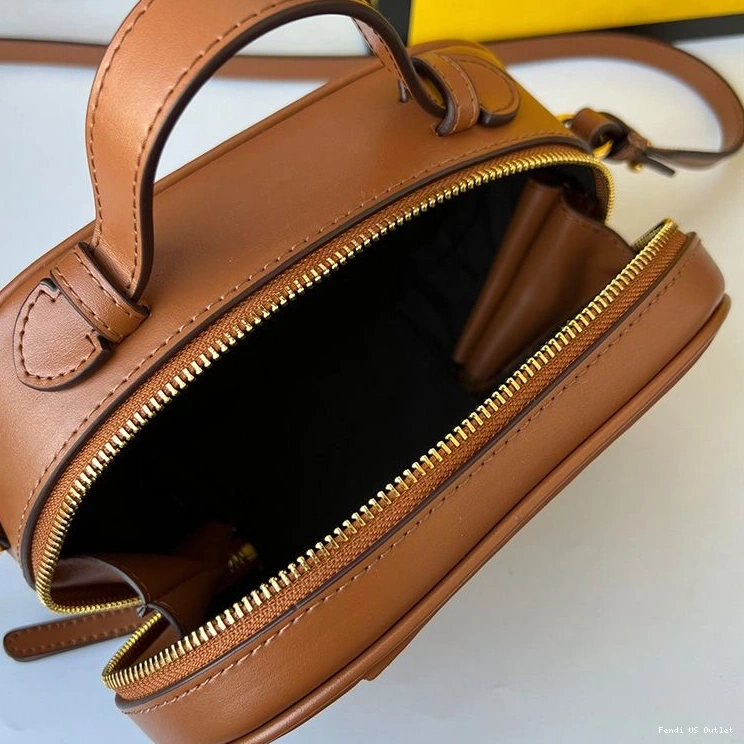 Vintage HOT In O'Lock Brown Camera Fendi Mini Case Leather Calf 0707